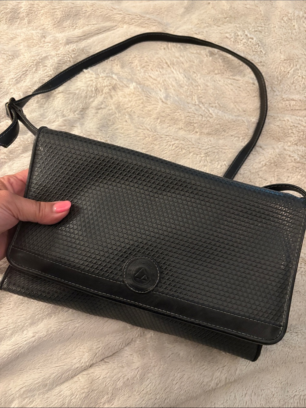 Liz Claiborne Classic Black Textured Shoulder Bag Vintage like new